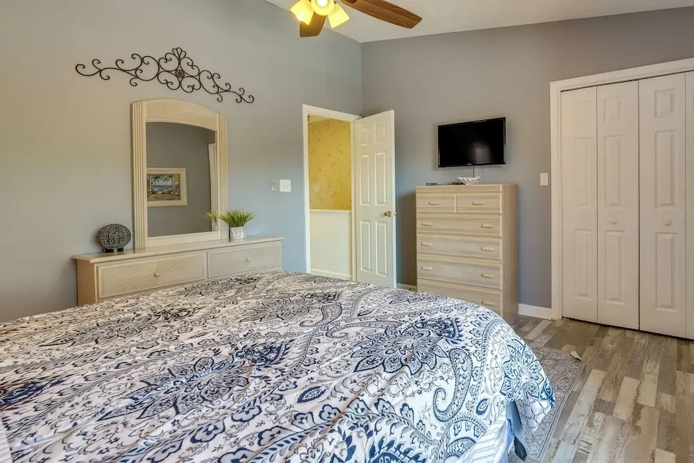 Walk to Beach: PCB Condo w/ Oceanfront Pool Access