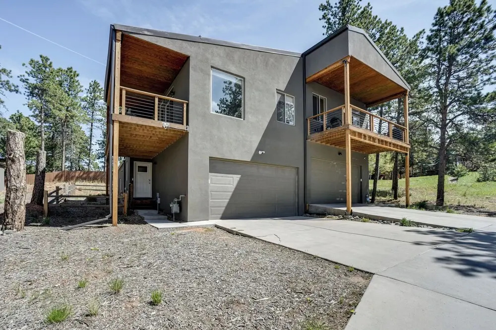 Dtwn Woodland Park Townhome w/ Covered Deck