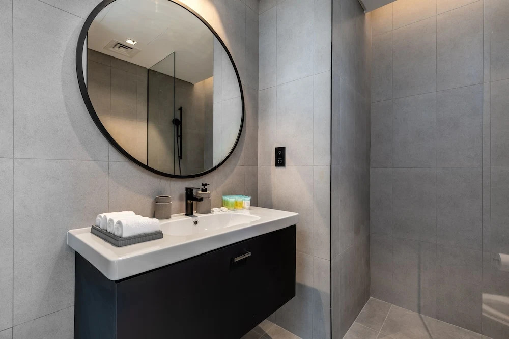 Waves - Impressive 1BR Apartment Close to Burj Khalifa