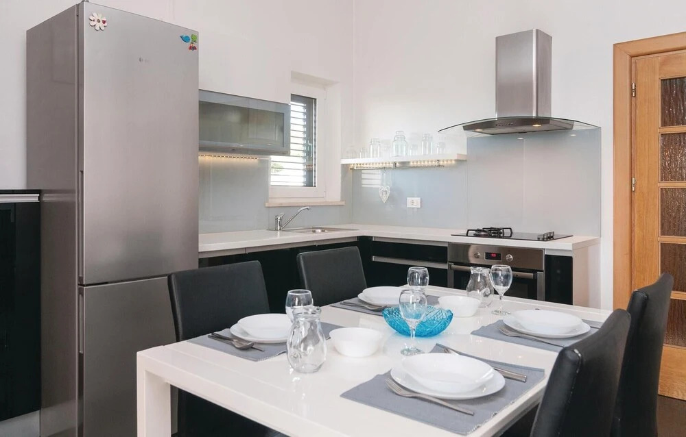 Nice Apartment in Selca With 2 Bedrooms and Wifi