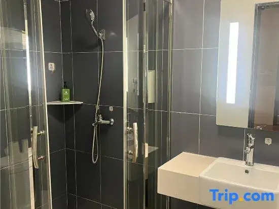 Hi Inn Hotel (Kunshan Hongji Plaza Shunfan North Road Subway Station)