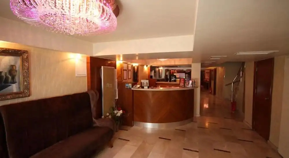 Q Inn Hotel