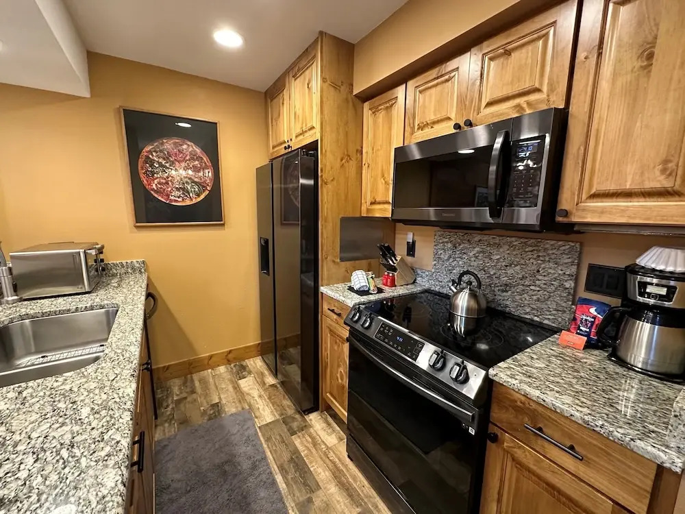 Lakeside, Spacious, Modern 2br - Sleeps Up To 8 2 Bedroom Condo