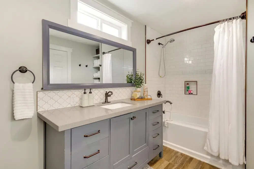 1 Mi to Historic Dtwn: Dog-friendly Everett Home!