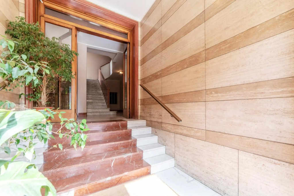 Roomy and Bright Apartment with Terrace