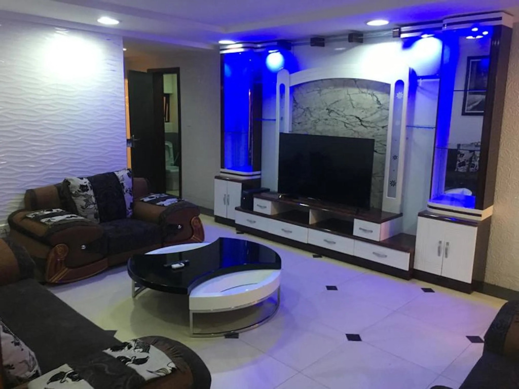 Cynergy Suites Royale