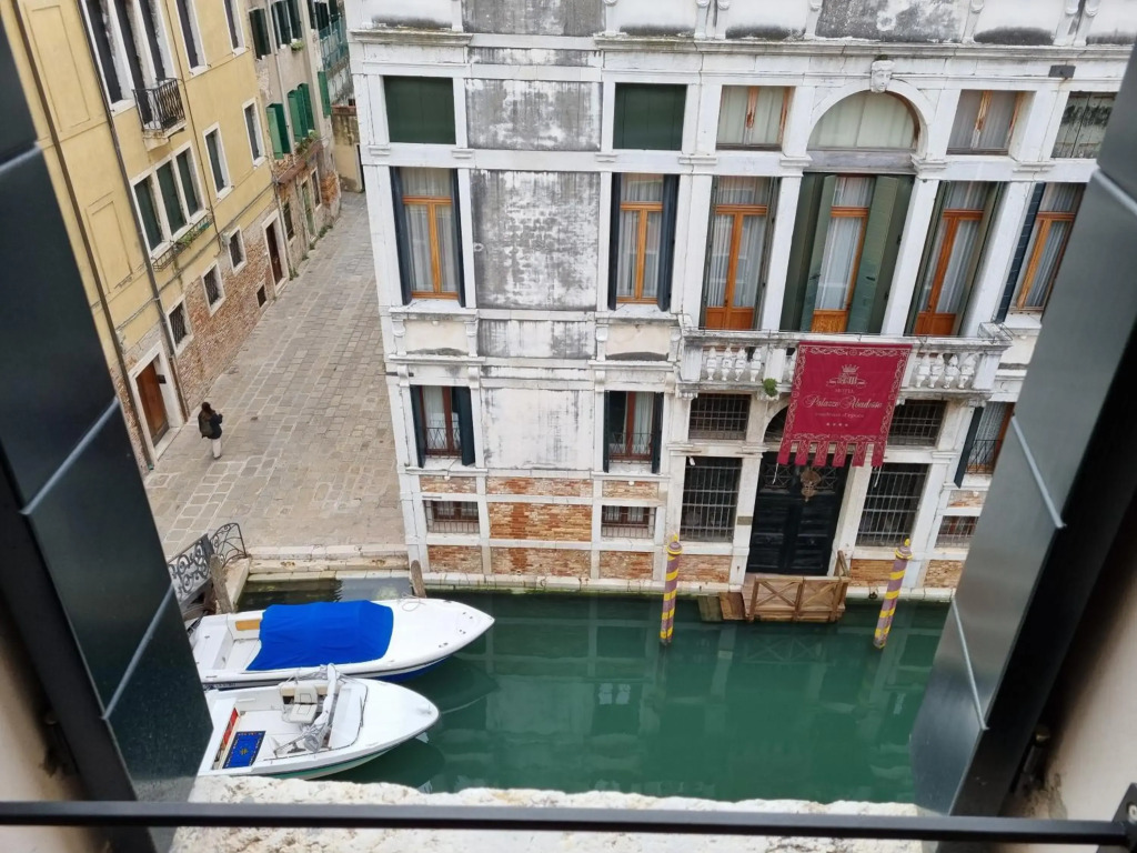 Ca' Cappello Venice Apartment 2 with Canal View