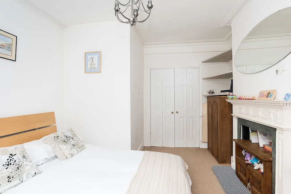 Cosy 2BR Family Home in Battersea
