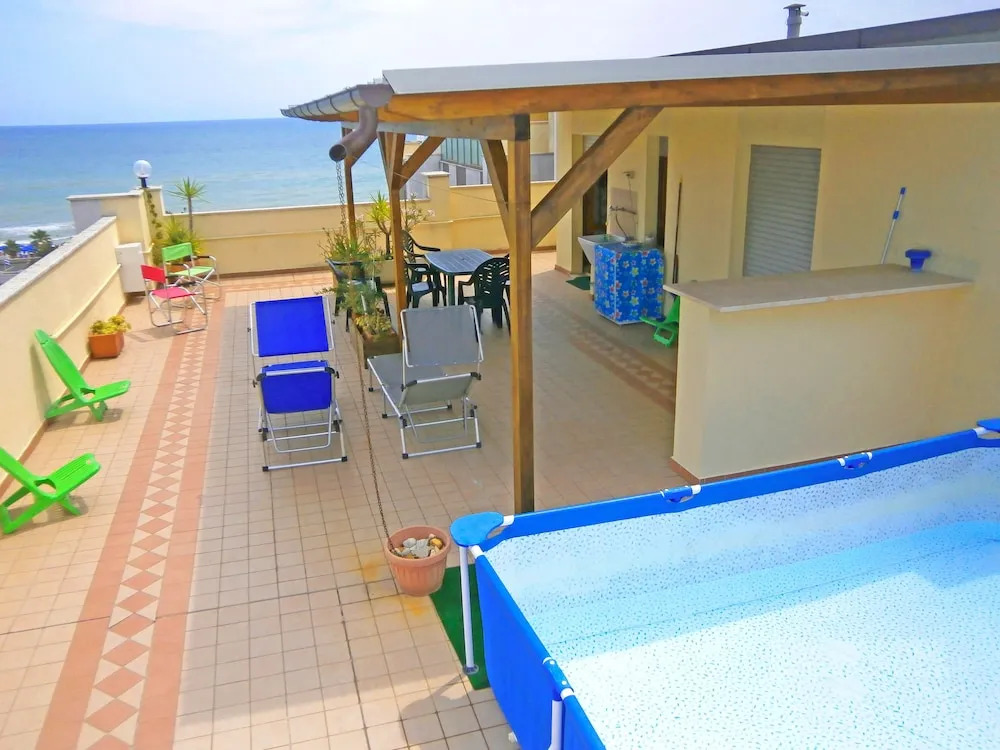 Casa Bella Beach Front Attic