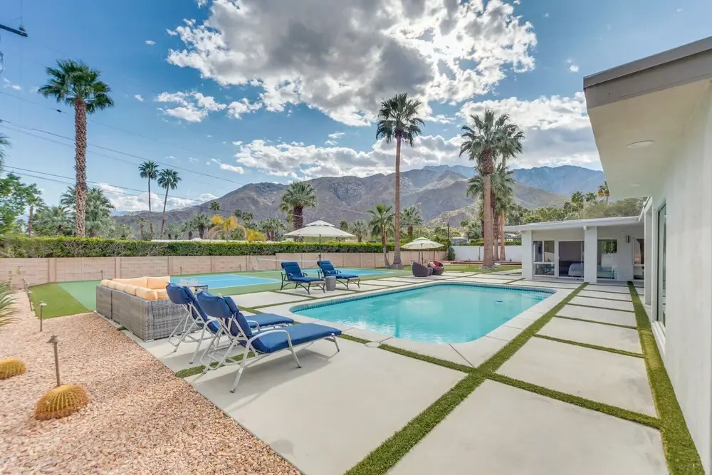 Palm Springs Oasis w/ Mtn Views, 2 Mi to Dtwn!