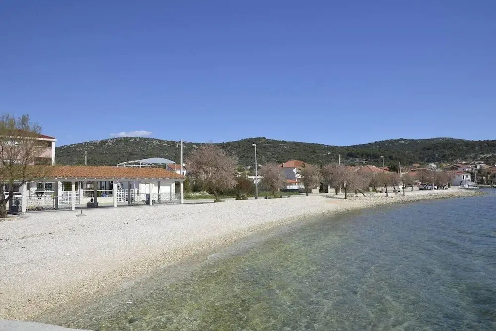 Lovely 2-bed Apartment in Vinisce, Close to Beach