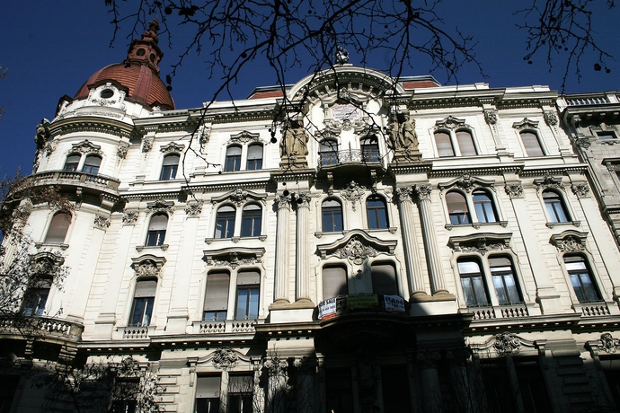 Central Market Apartments