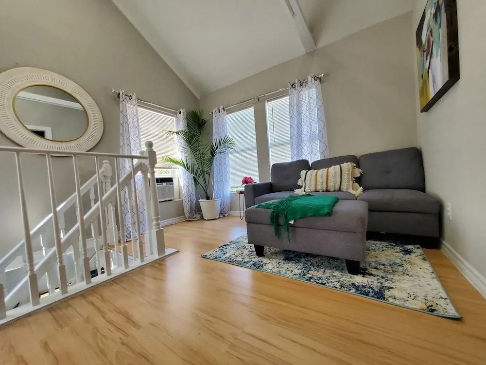 Wonderful Getaway Houston 2BR w/Balcony Views