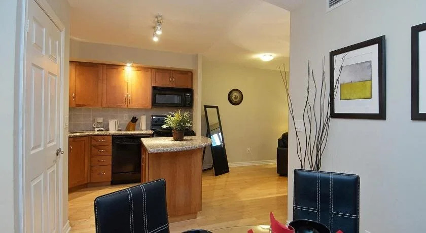 Royal Stays Suites - Blue Jays Way