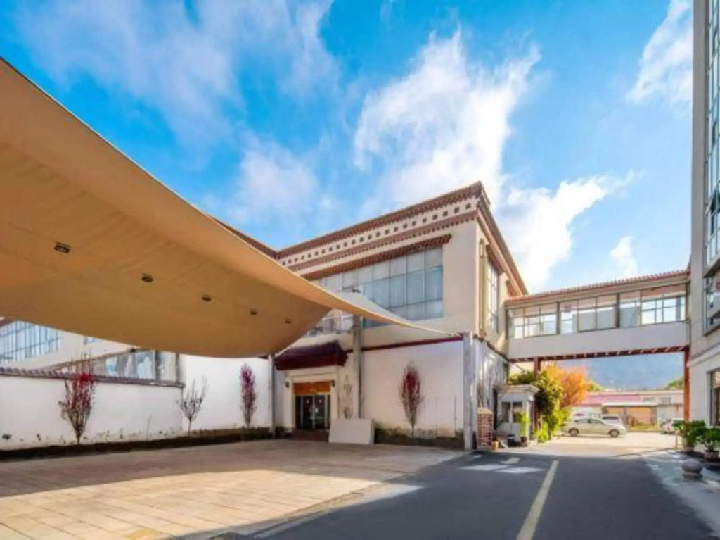 Tall Hotel