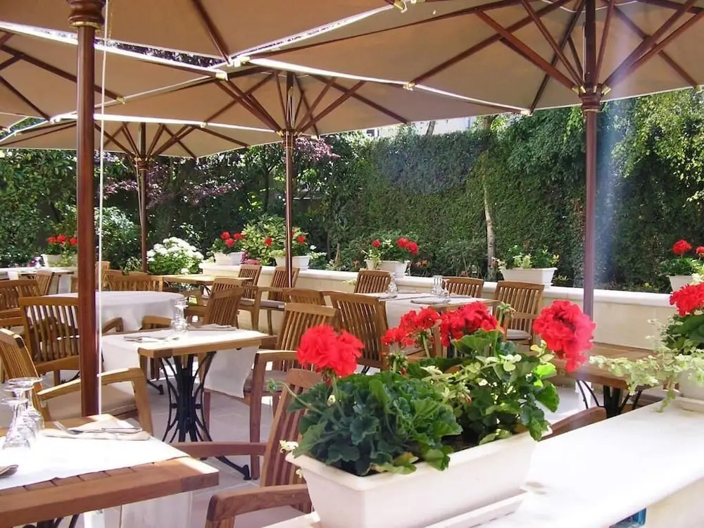 Logis Hôtel Les Airelles Neufchâtel En Bray