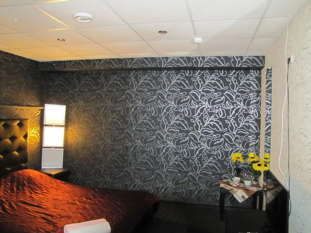Hotel Revolutsii 28