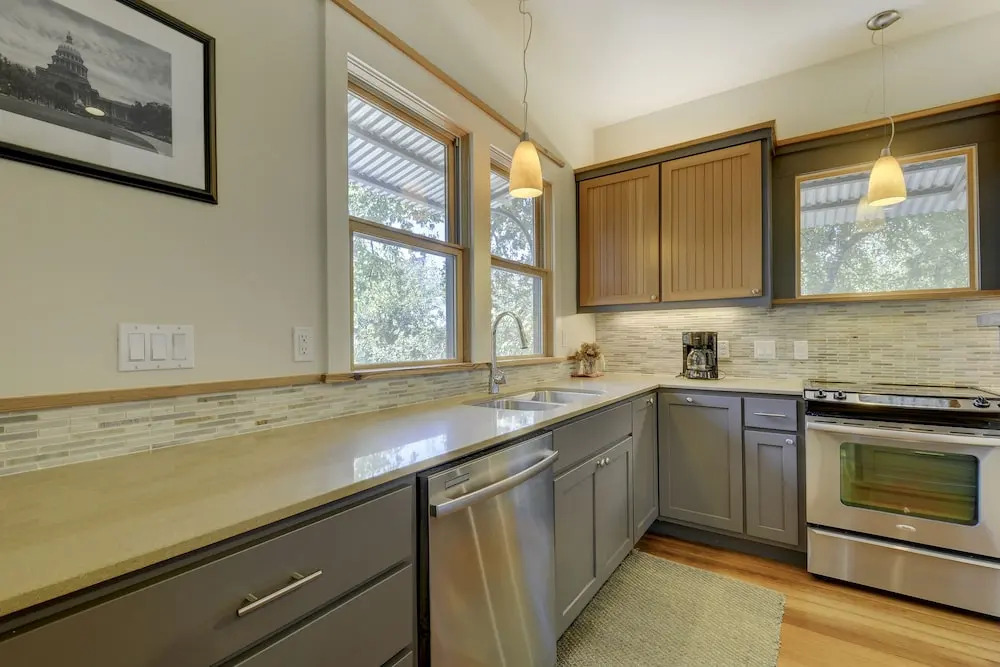 3Br 2BA New Luxury Downtown Austin Townhome by RedAwning