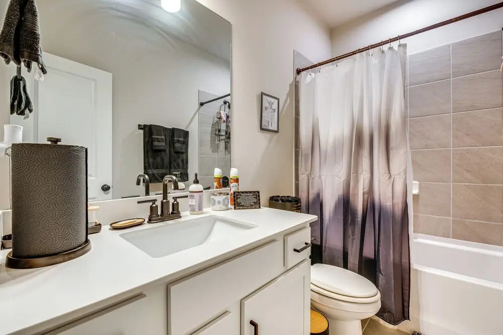 11 Mi to Dtwn: Luxe Atlanta Retreat w/ Deck & Yard