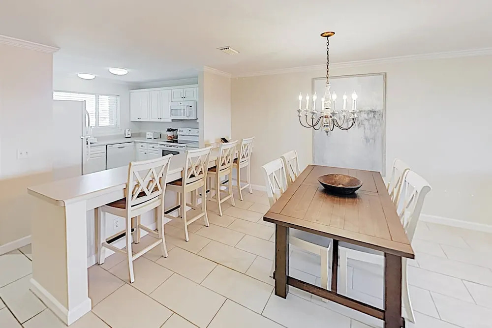 New Listing! Beachfront Gem W/ Pools & Docks 2 Bedroom Condo