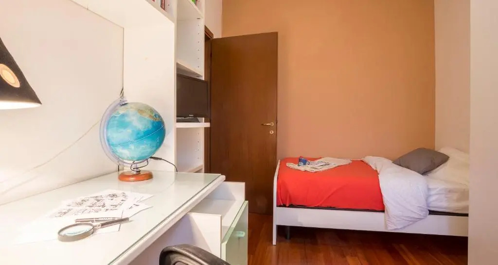 ALTIDO Warm Family Flat for 6 with Terrace in Milan