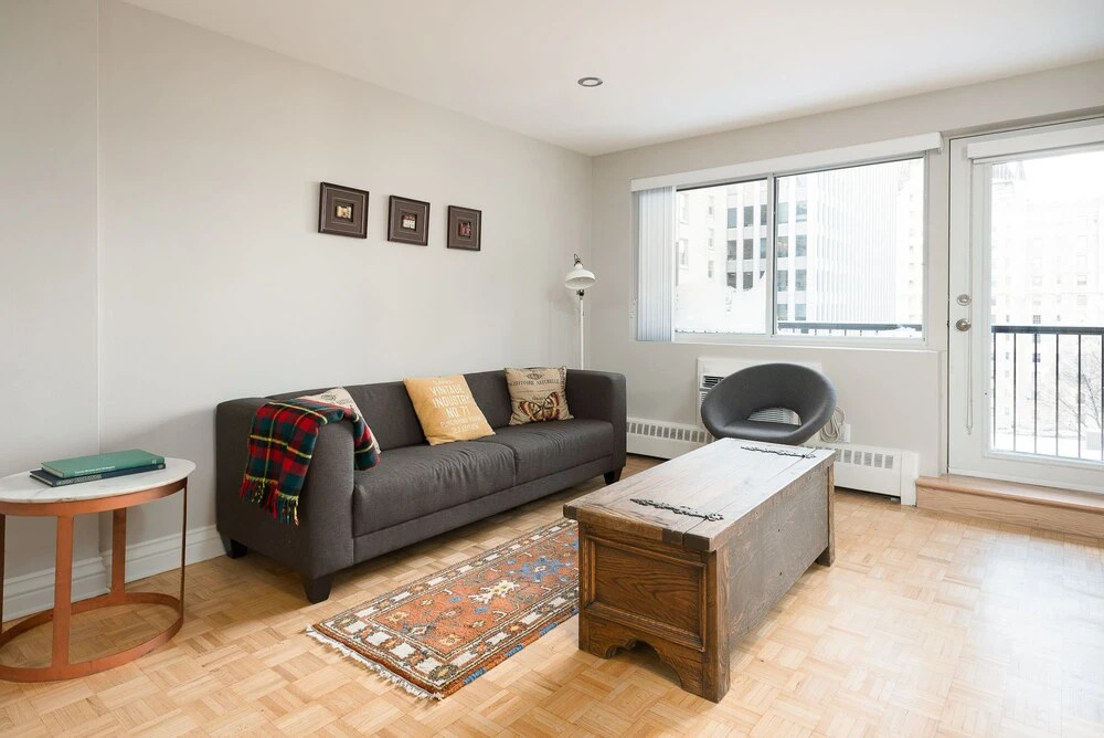 Bold Downtown Montréal Suites by Sonder