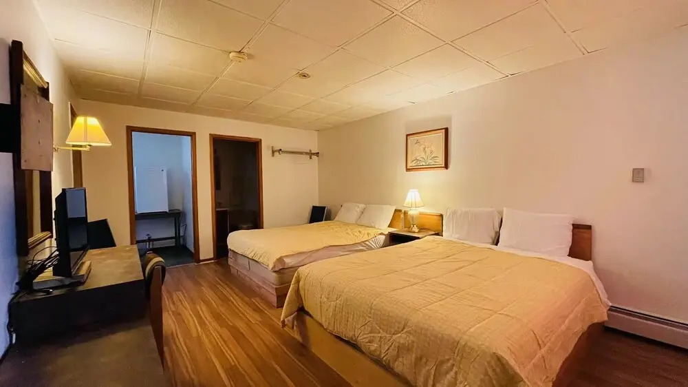 SUMMERSIDE MOTEL &COTTAGES