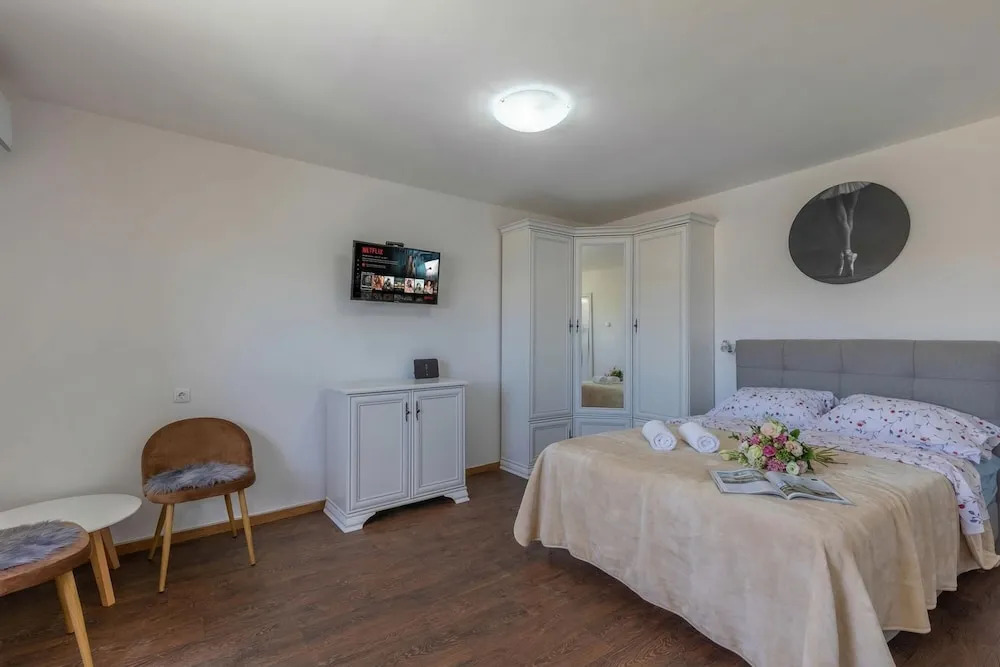 Seafront Apartment Sanja
