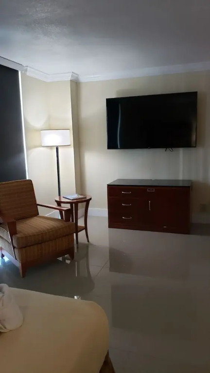 Newly Renovated Studio with Kitchenette