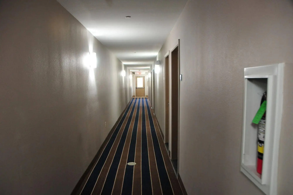 Paradise Inn & Suites