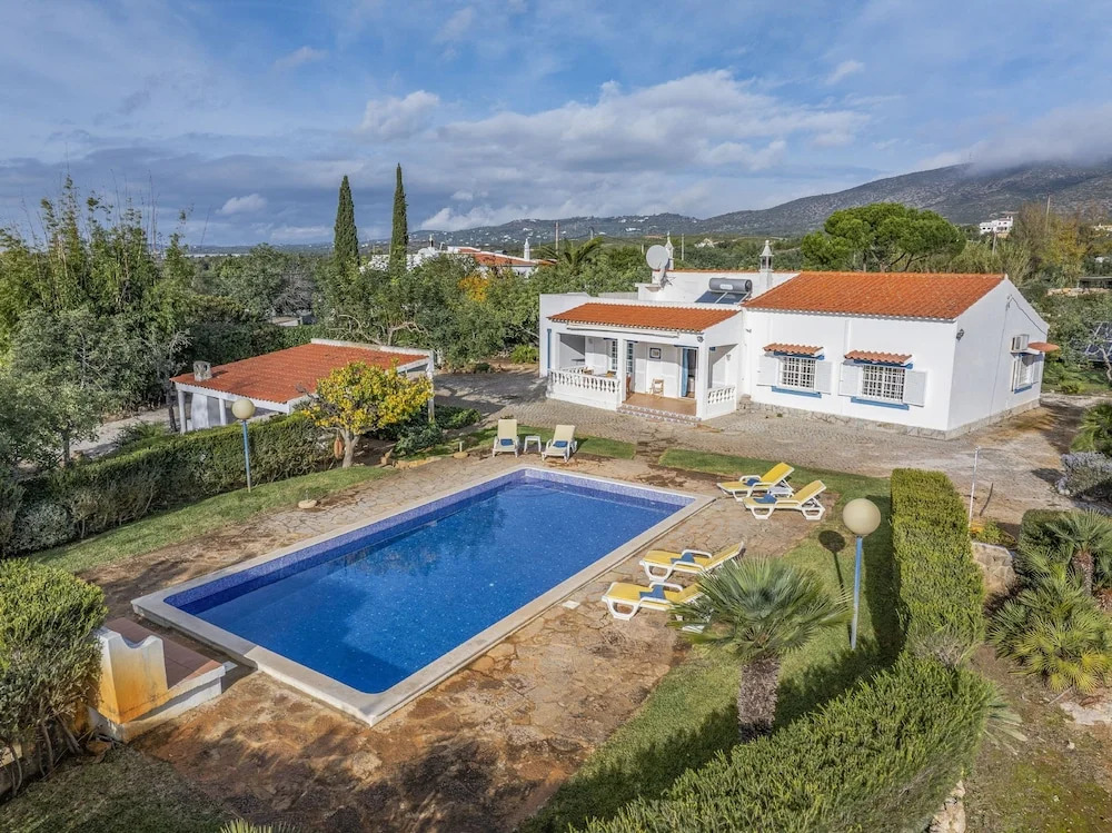 Muxima in Quelfes With 3 Bedrooms and 2 Bathrooms