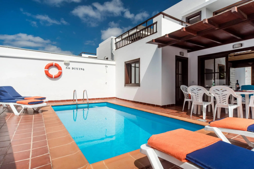 Villa Julianne 3 Heated Private Pool Walk to Beach A C Wifi Car Not Required - 2571