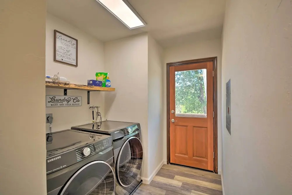 Lovely Yosemite Area Home w/ Hilltop Mtn View