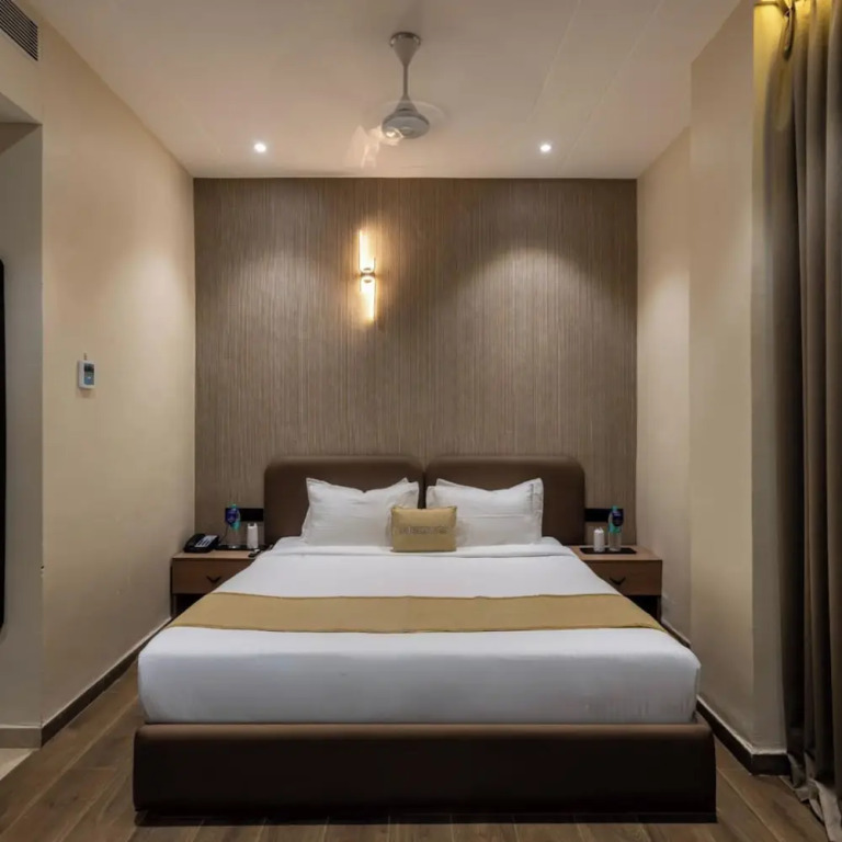 Hotel Kingsway Continental , Raipur