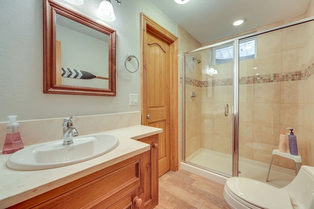 Secluded Cabin w/ Hot Tub Near Table Rock Lake!