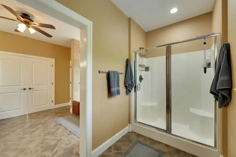 4 Mi to Branson Landing: Huge Home w/ Game Room!