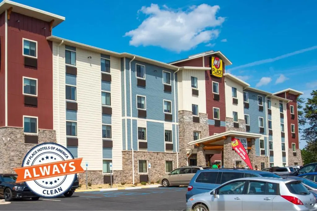 La Quinta Inn & Suites by Wyndham Greenville Woodruff Rd