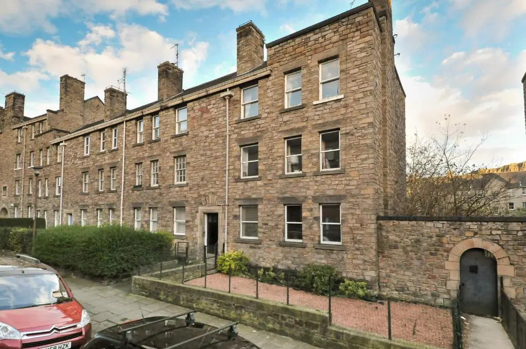 367 Comfortable 2 Bedroom Apartment on the Edge of Edinburgh s Historic Old Town