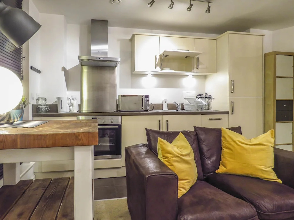 Tudors eSuites Birmingham Apartments with Parking