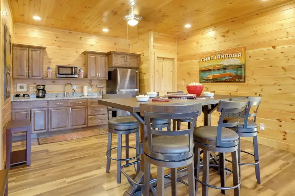 Majestic Mountain Views: Sevierville Escape!