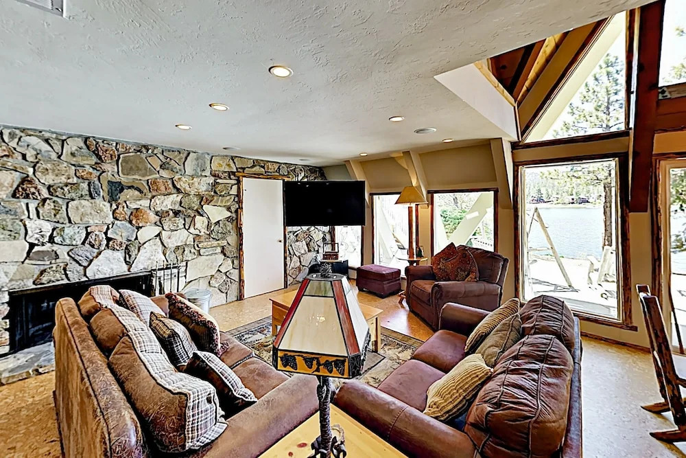 39537 Lake Dr Home - 3 Br home by RedAwning