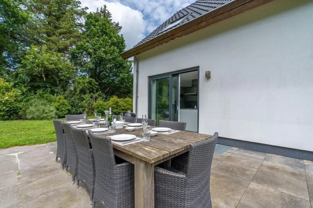 Spacious and Bright 10-person Holiday Villa