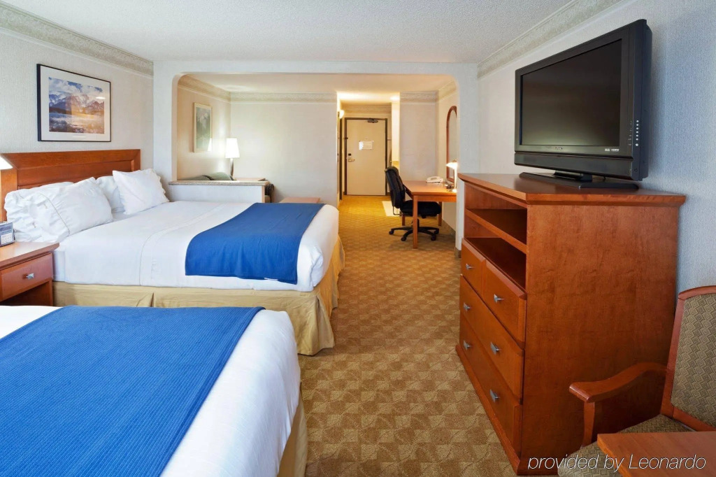 Holiday Inn Express & Suites Tacoma by IHG