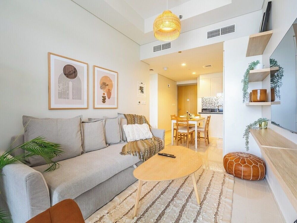 Modern and Cozy Condo With Unobstructed City Views