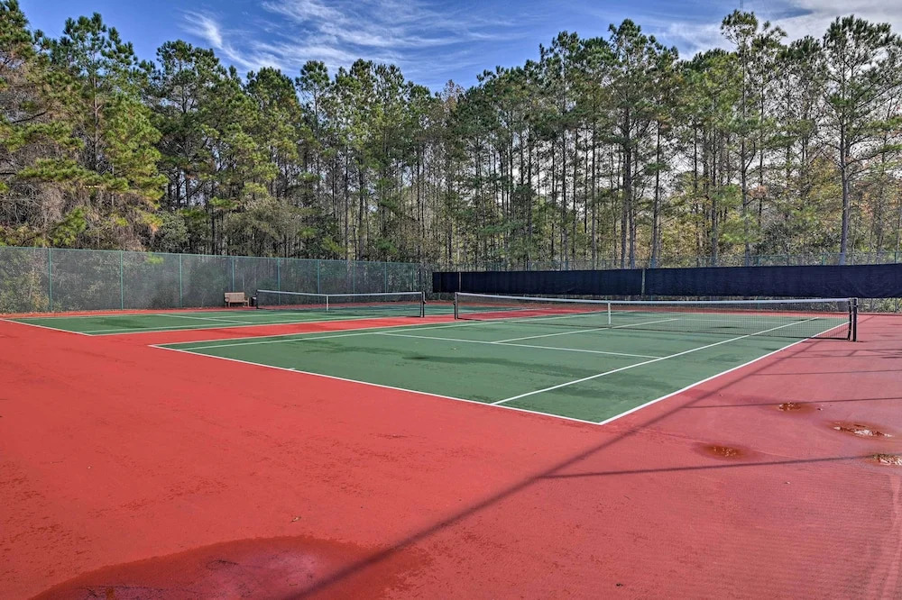 Highend Pawleys Island Condo w/ Porch & Pools!