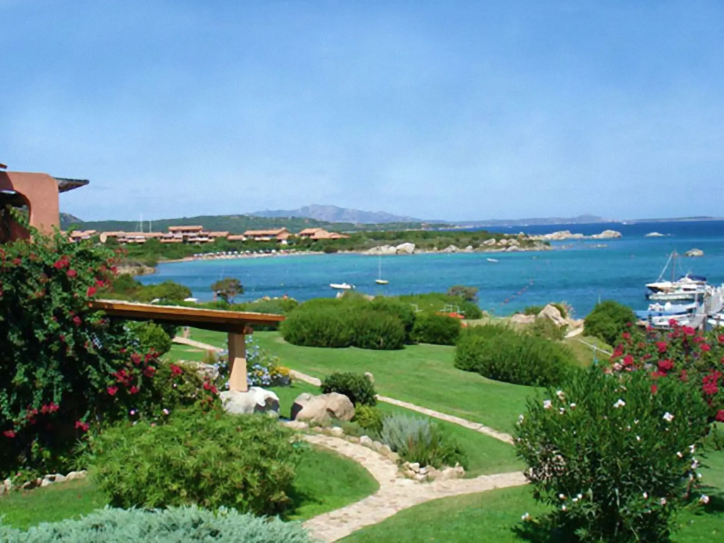 Pleasant Holiday Home in Marinella Near the sea