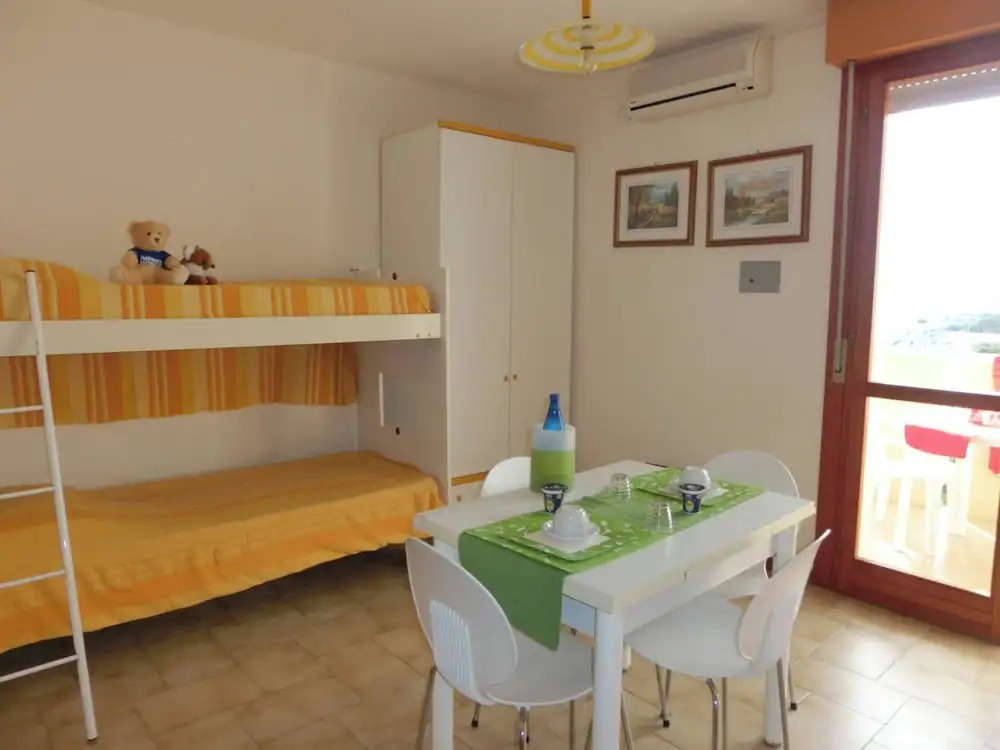 Homely Seaview Studio Flat With Balcony - Beahost