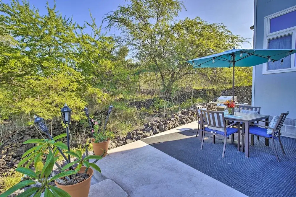 1 Mile to Magic Sands Beach: Kailua-kona Cottage