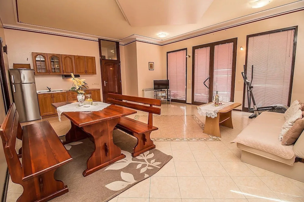 Villa Rose 2