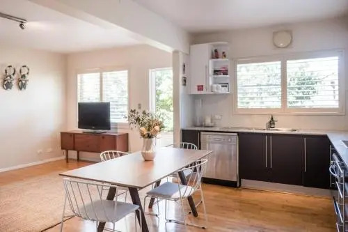 Spacious Coogee Beach Escape w Private Garage